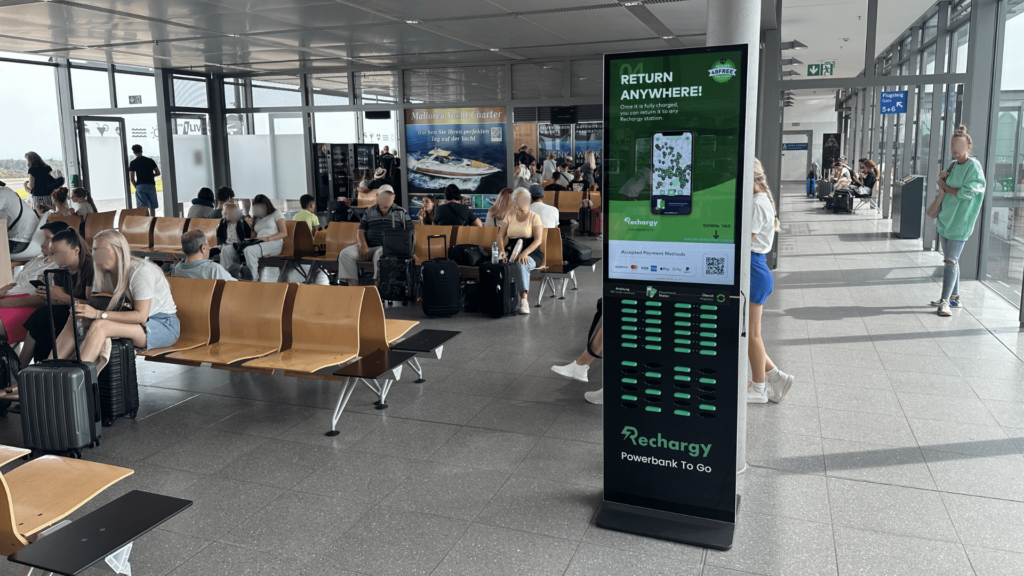 Powerbankstation am Flughafen