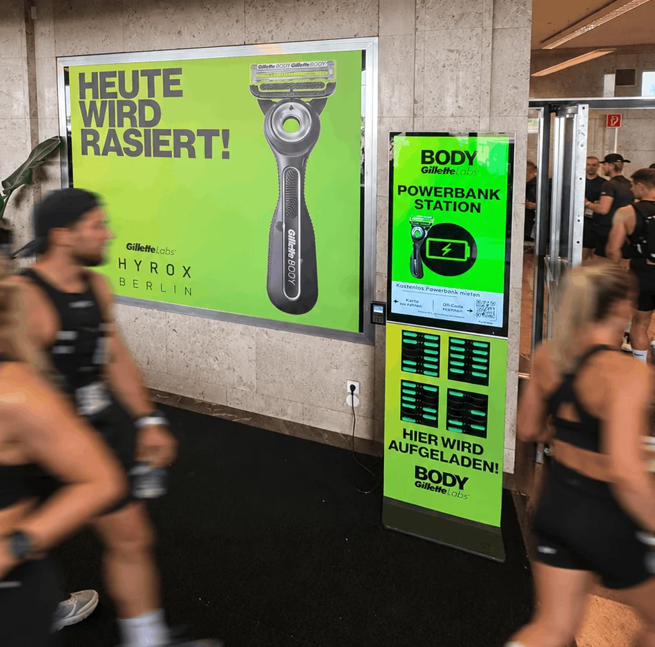 Gillette Labs BODY Plakat und Rechargy Powerbank-Station