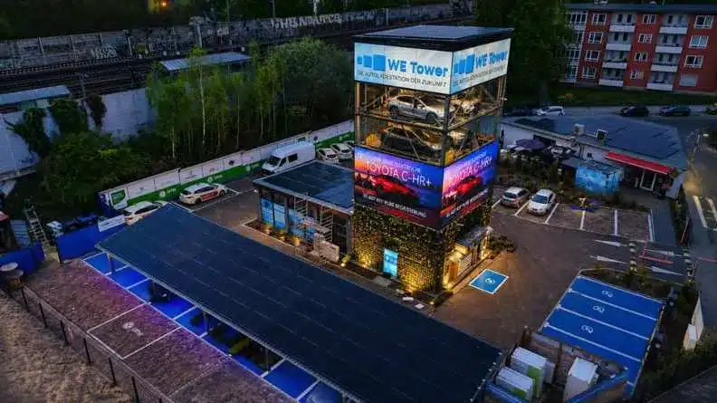 WeTower Berlin-Spandau mit 3D-LED-Screen aus der Luft